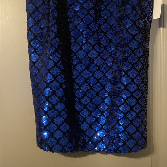 Going Vogue Royal Blue Velvet Sequin Mini Dress
Lulus| Sz S NWT - Picture 4 of 11
